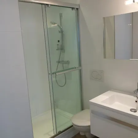 Sleeps 3 Air Con Wifi Daire