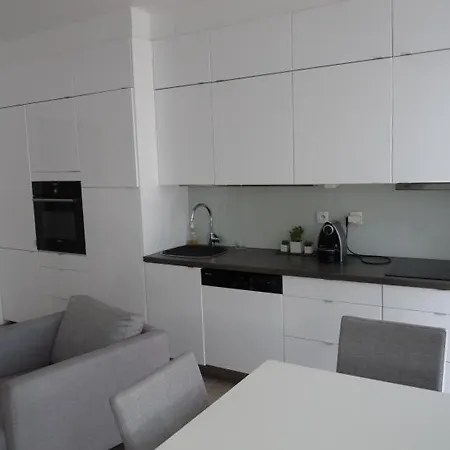 Sleeps 3 Air Con Wifi Daire *