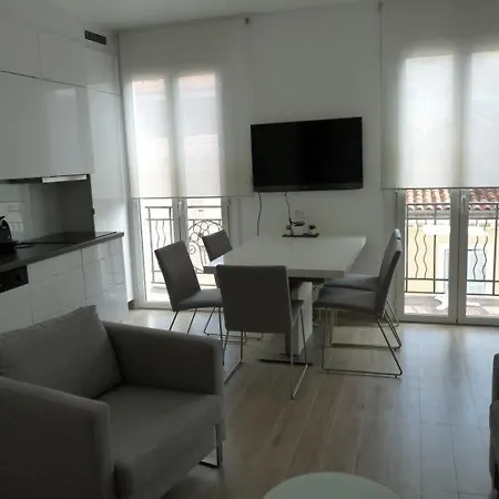 Sleeps 3 Air Con Wifi Cannes